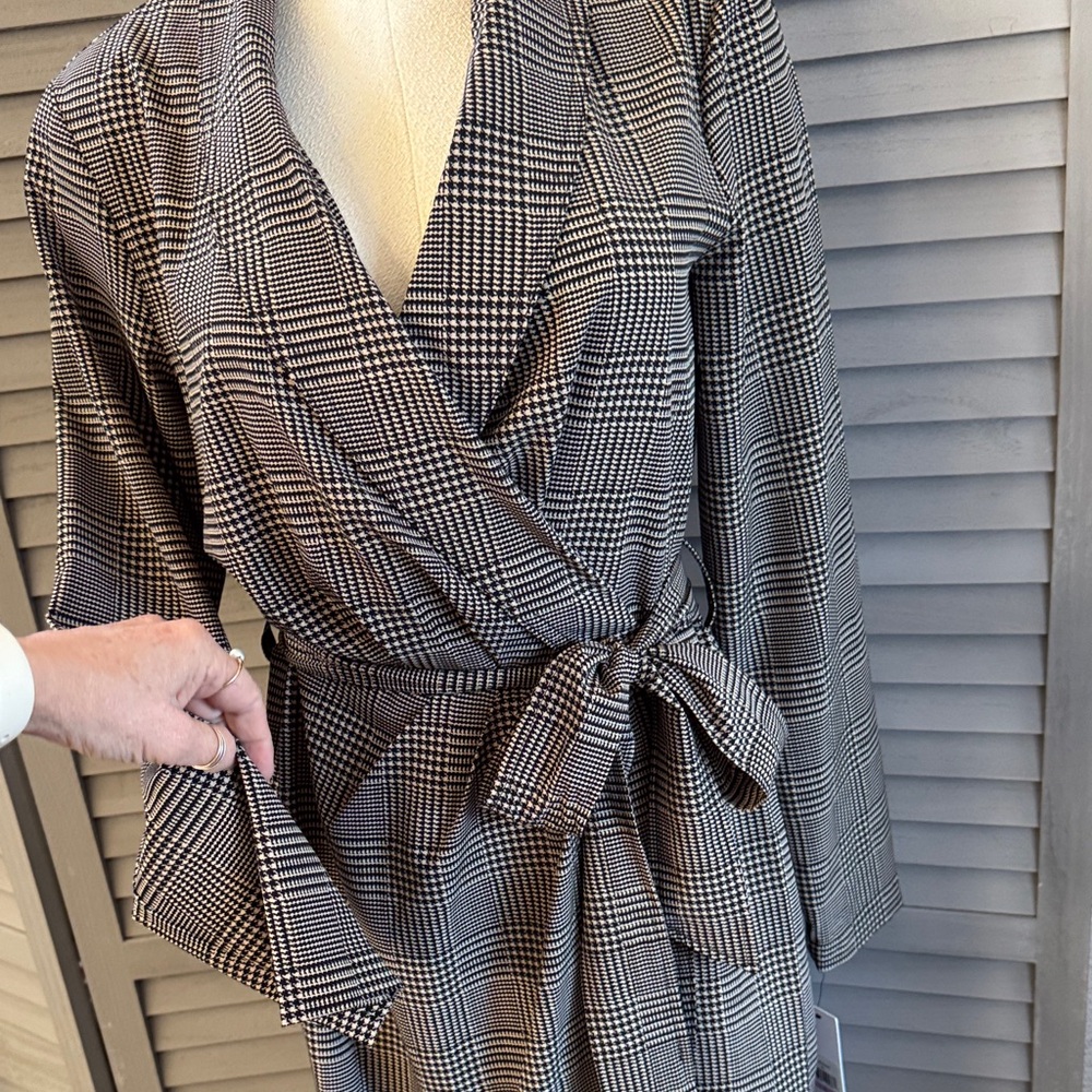 Calvin Klein Black and cream Herringbone pattern Wrap Dress~very classy! - Picture 3 of 13